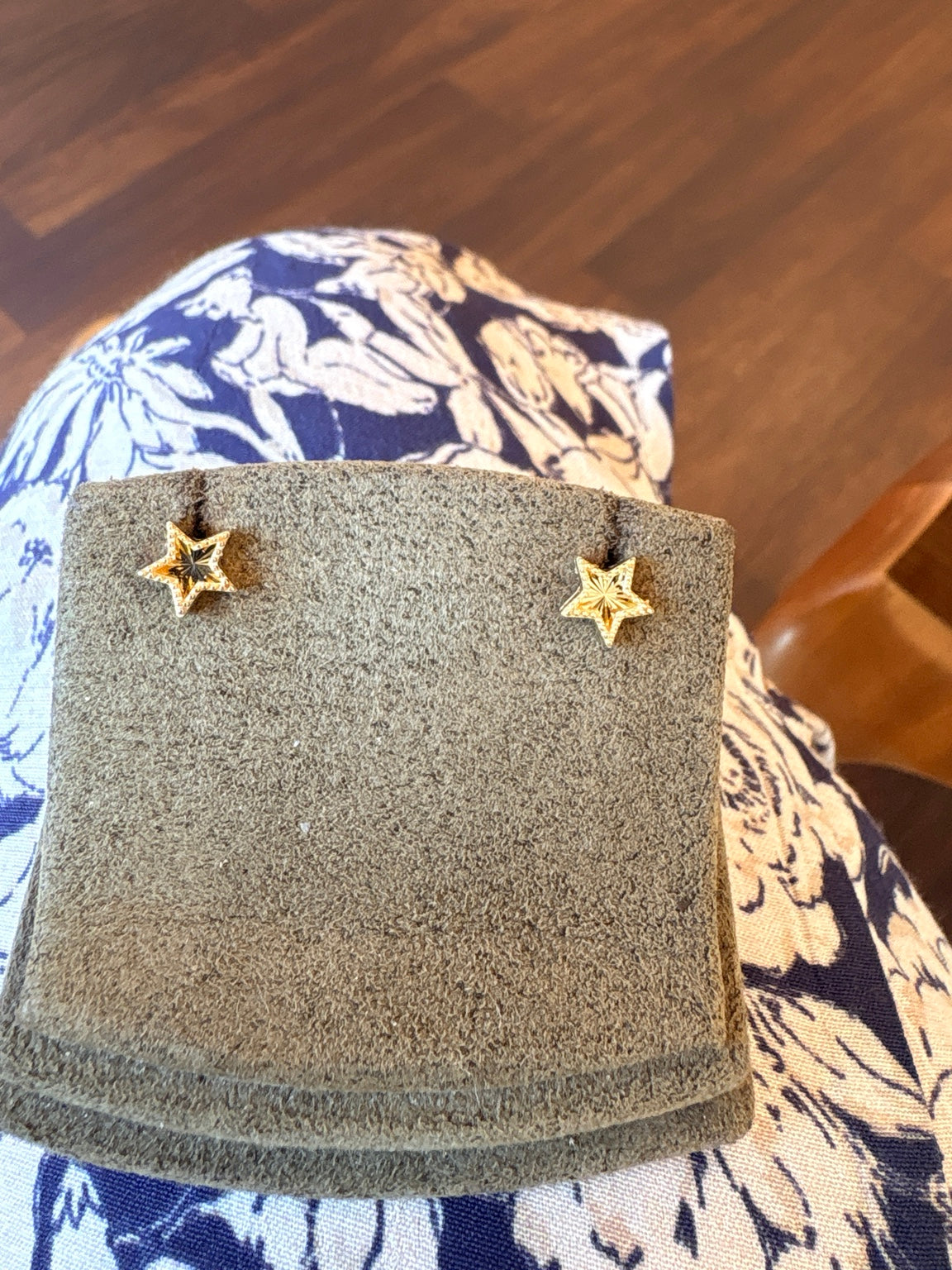 14k yellow gold engraved star stud earrings