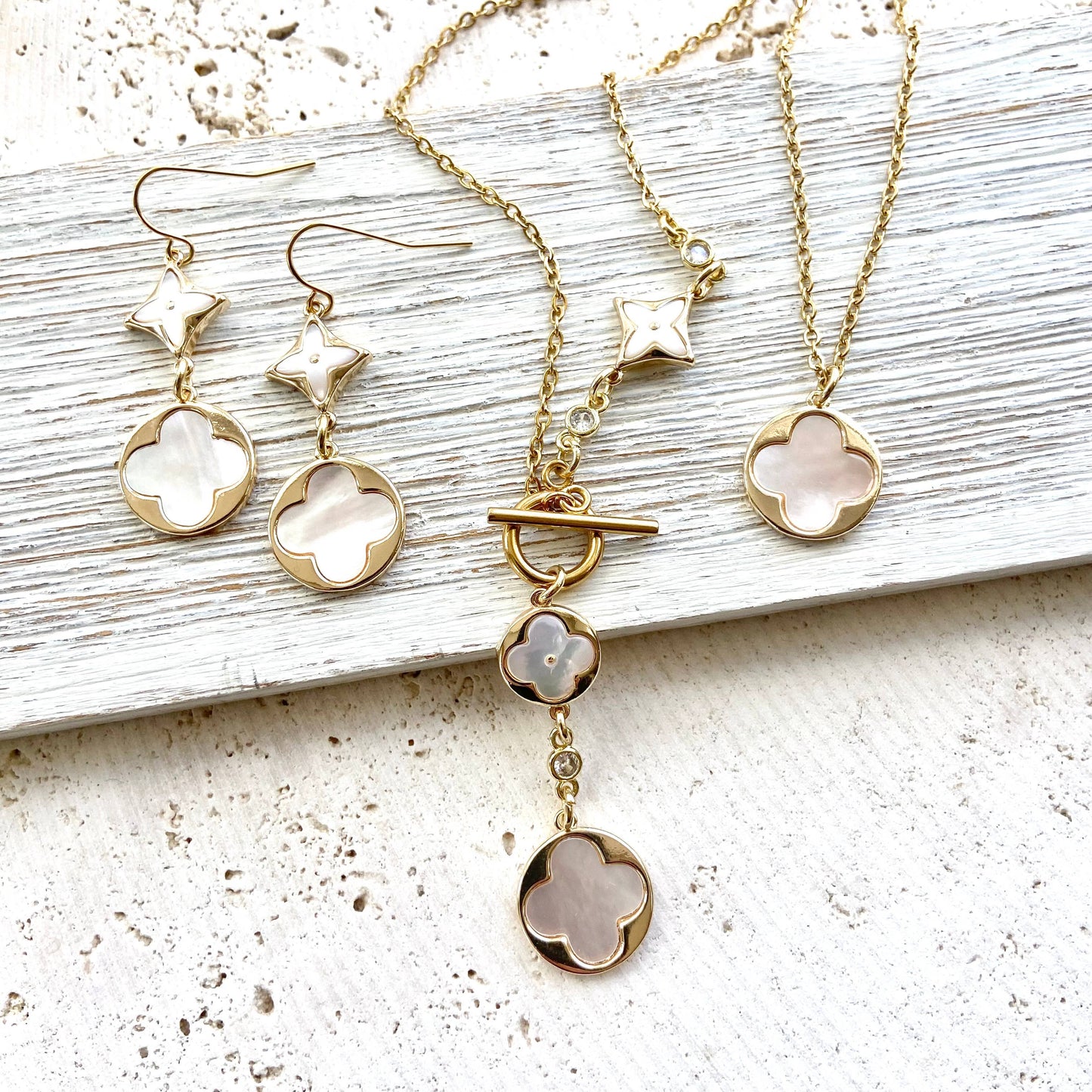Clover quatrefoil shell pearl toggle lariat necklace