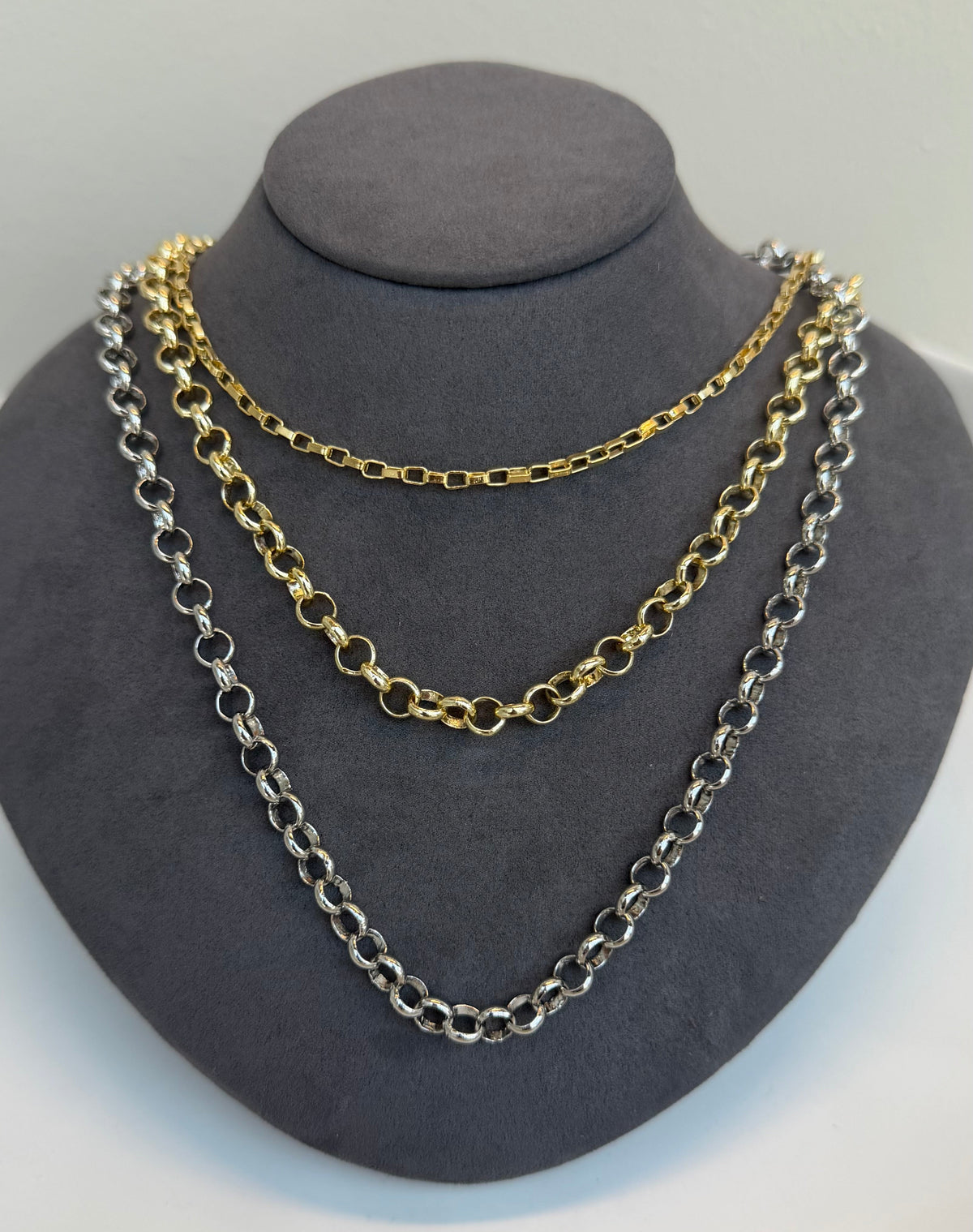 Gold Rolo Chain Heart Pendant Necklace, alternate view 4