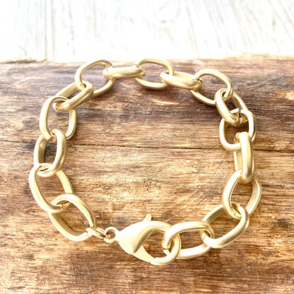 Matte gold oversized links bracelet, alternate view 3